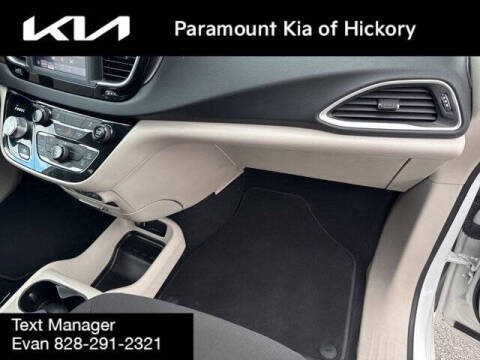 2023 Chrysler Voyager LX