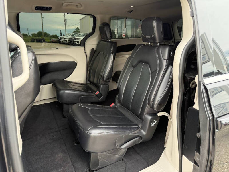 2022 Chrysler Pacifica Touring L
