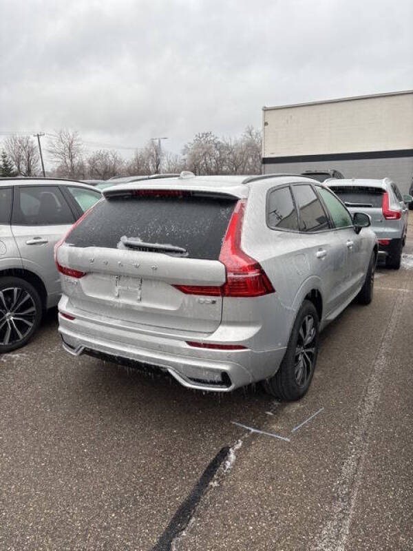 2025 Volvo XC60 B5 Plus Dark Theme