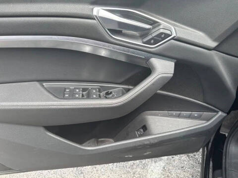 2021 Audi e-tron quattro Premium