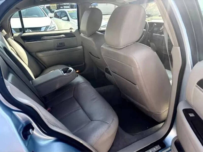 2011 Lincoln Town Car