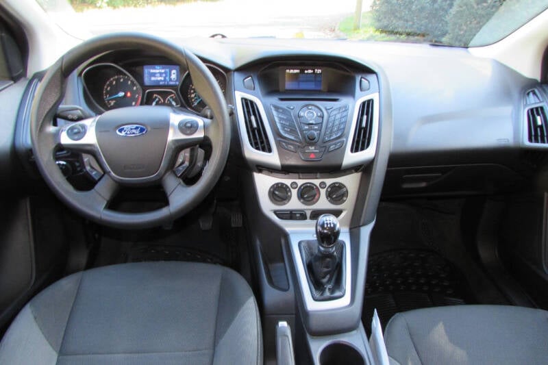 2012 Ford Focus SE photo 15