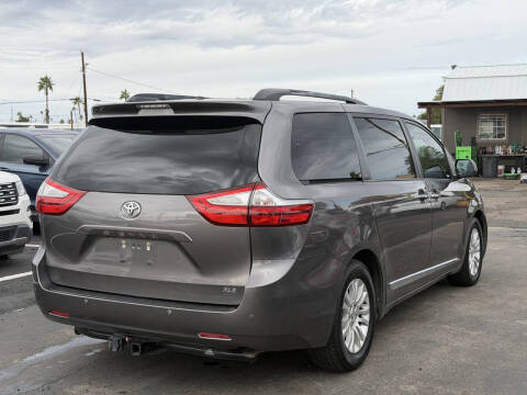 2016 Toyota Sienna XLE Premium 8-Passenger