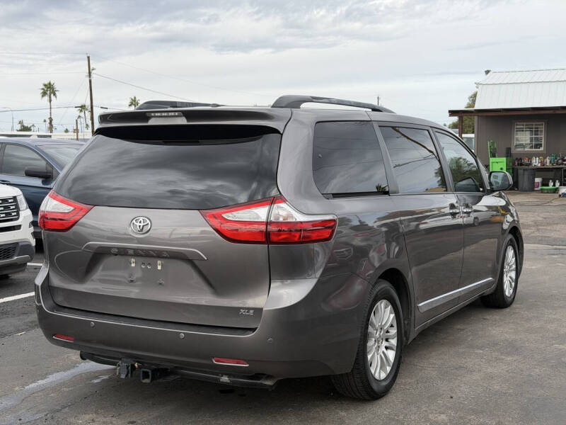 2016 Toyota Sienna XLE Premium 8-Passenger
