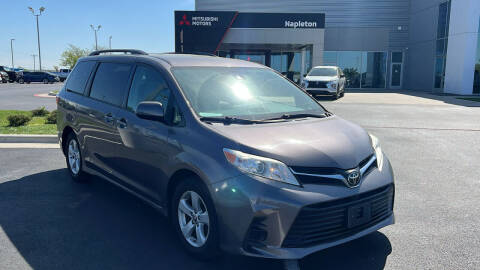 2019 Toyota Sienna for sale at Napleton Autowerks in Springfield MO