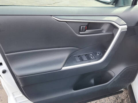 2025 Toyota RAV4 Hybrid LE