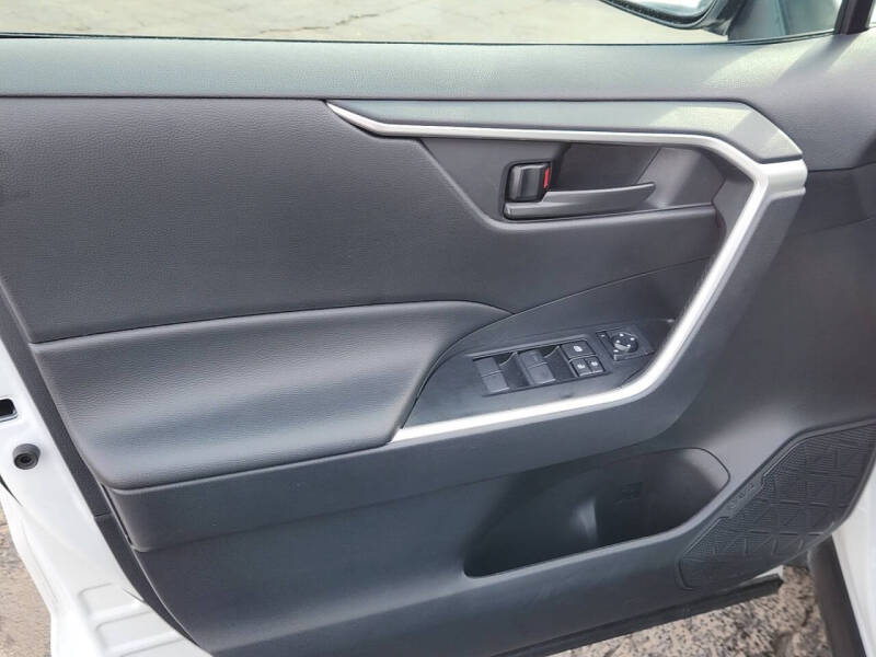 2025 Toyota RAV4 Hybrid LE