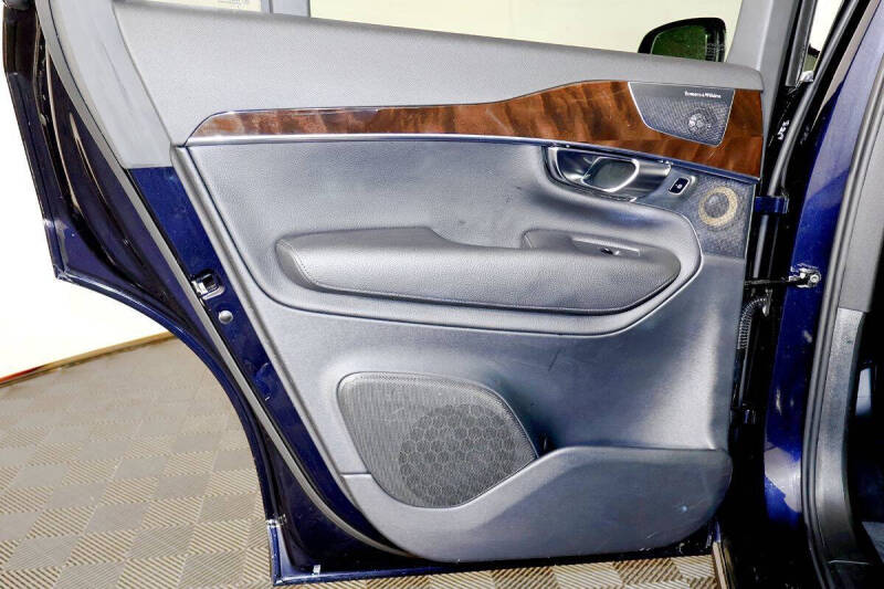 2017 Volvo XC90 T6 Momentum