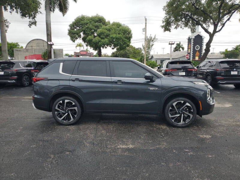 2025 Mitsubishi Outlander Plug-in Hybrid SE - Photo 8