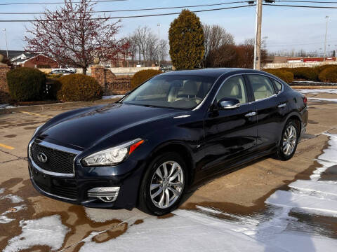 2015 Infiniti Q70 for sale at Grand Financial Inc in Solon OH
