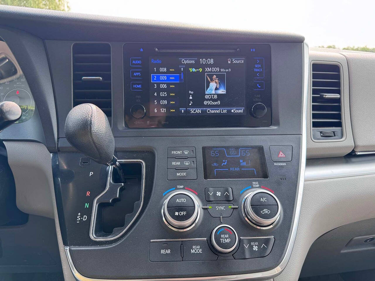 2017 Toyota Sienna 5