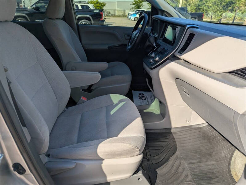 2017 Toyota Sienna L 7-Passenger