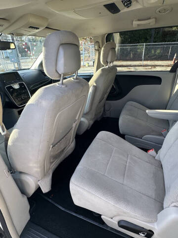 2013 Chrysler Town and Country Touring