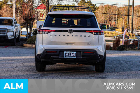 2022 Nissan Pathfinder SV