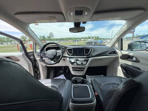 2017 Chrysler Pacifica Touring-L Plus