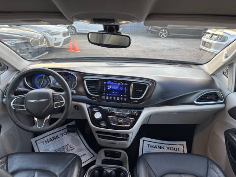 2017 Chrysler Pacifica Touring-L Plus