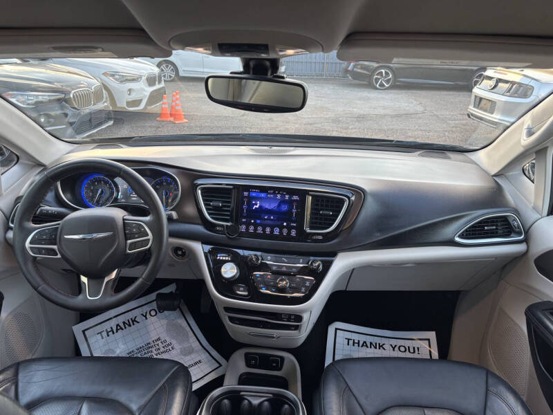 2017 Chrysler Pacifica Touring-L Plus