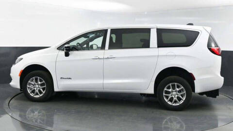 2025 Chrysler Voyager LX