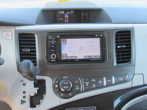 2013 Toyota Sienna LE 8-Passenger