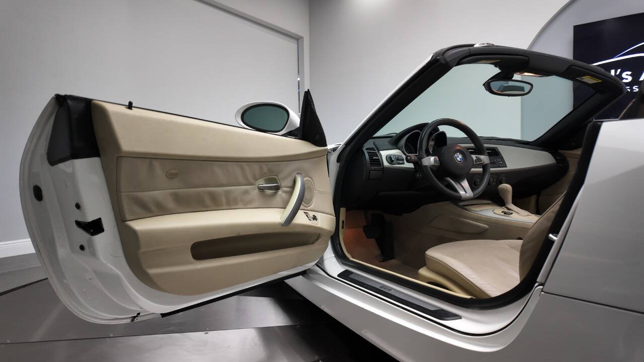 2005 BMW Z4 36