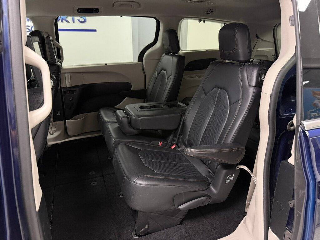 2018 Chrysler Pacifica for sale at Conway Imports in   Streamwood, IL