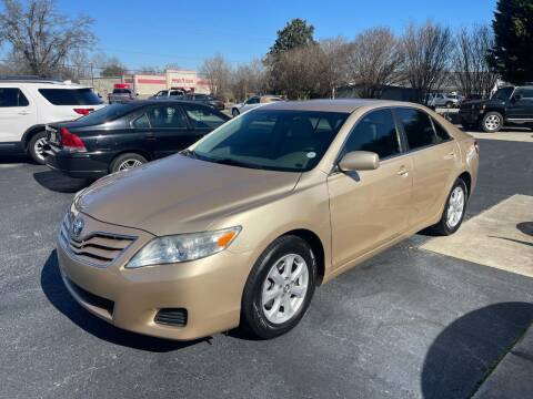 2011 Toyota Camry for sale at Getsinger's Used Cars in Anderson SC