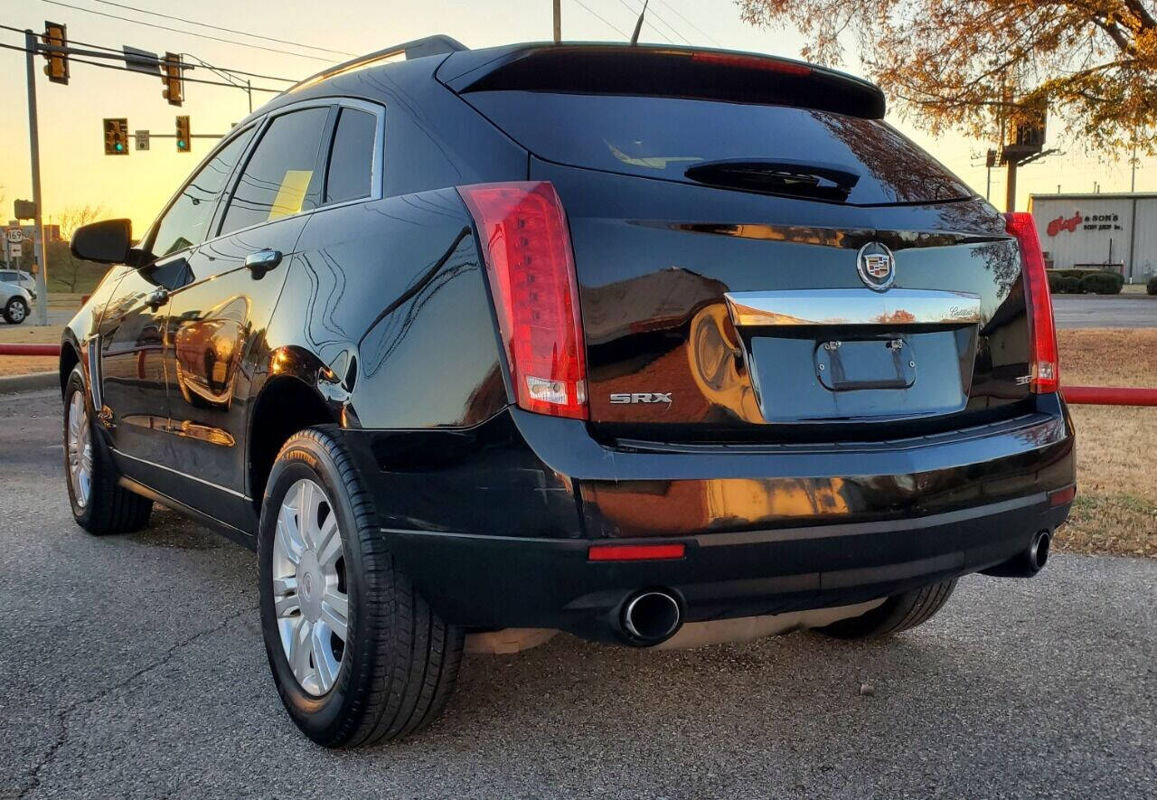 2013 Cadillac SRX for sale at DURANGO AUTO CENTER LLC in Tulsa, OK