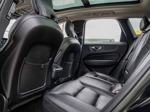 2023 Volvo XC60 B5 Plus Bright Theme