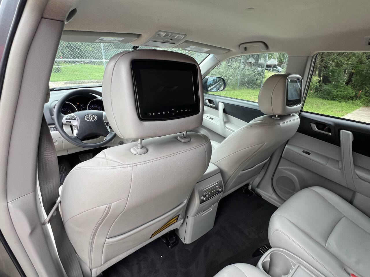 Used Car 2013 Toyota Highlander  Plus 4dr Suv (2.7l L4) For Sale Under $12,000 In Austin, Texas