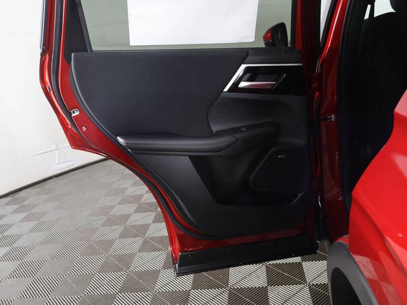 2025 Mitsubishi Outlander ES