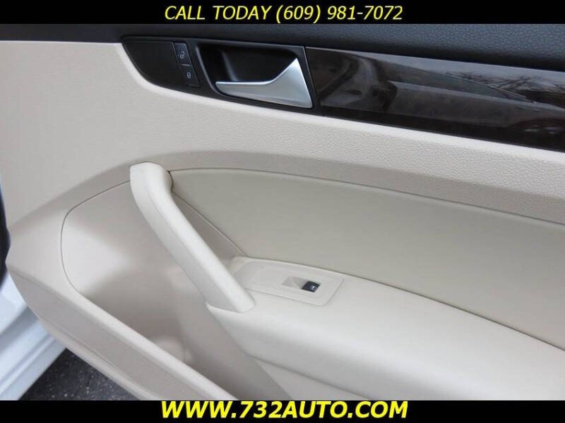 2014 Volkswagen Passat 1.8T SEL Premium PZEV