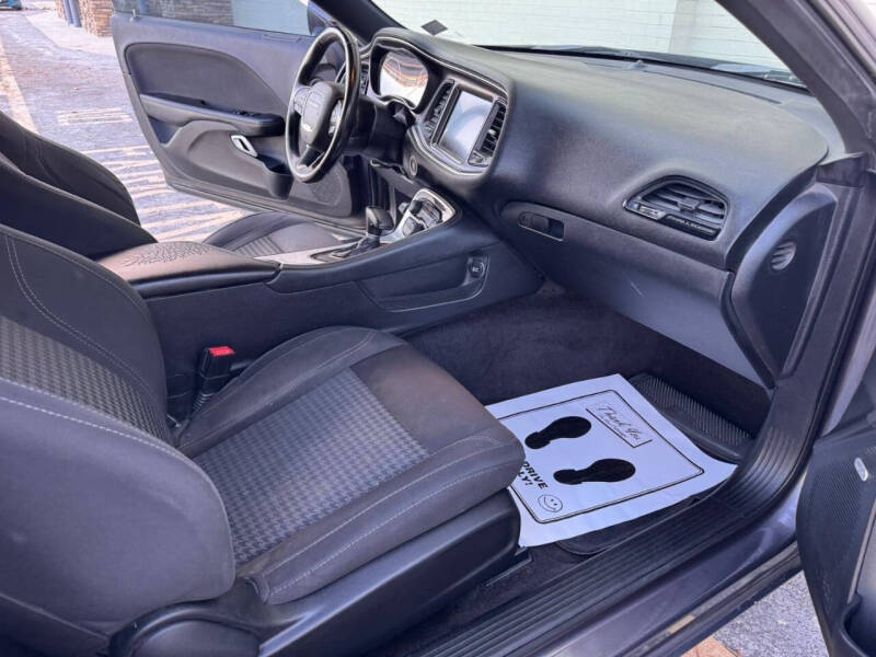 2016 Dodge Challenger SXT