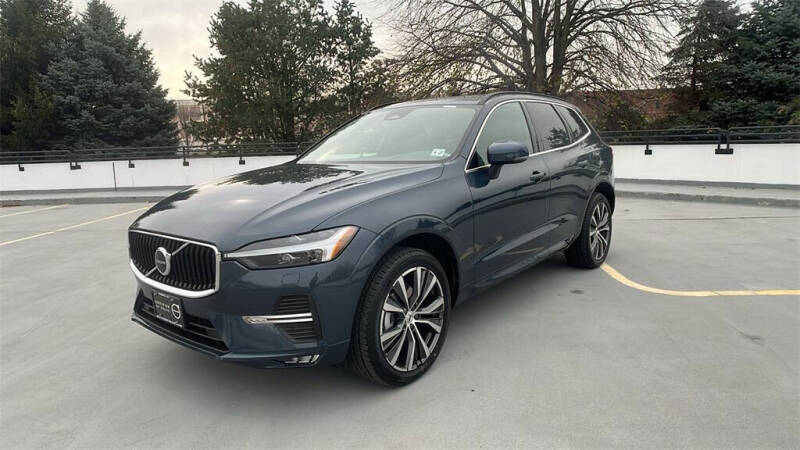 2022 Volvo XC60 B5 Momentum
