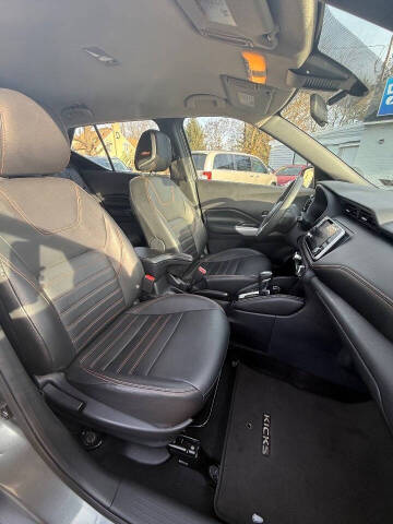 2020 Nissan Kicks SR