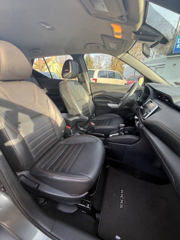 2020 Nissan Kicks SR