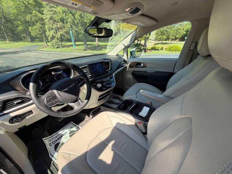 2017 Chrysler Pacifica Touring-L