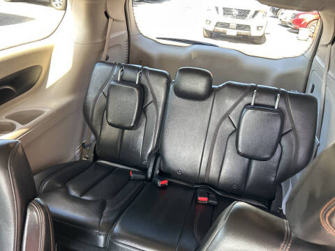 2017 Chrysler Pacifica Touring-L