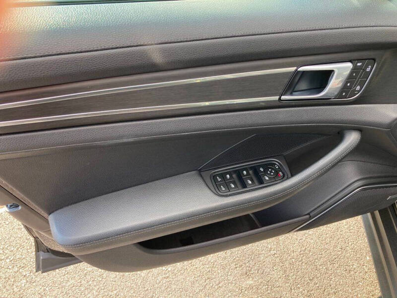 2023 Porsche Panamera 4 Platinum Edition