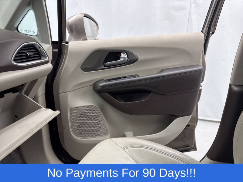 2017 Chrysler Pacifica Touring-L