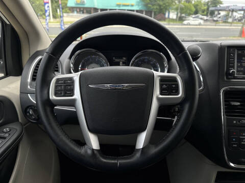 2014 Chrysler Town and Country Touring