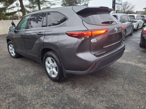 2022 Toyota Highlander LE