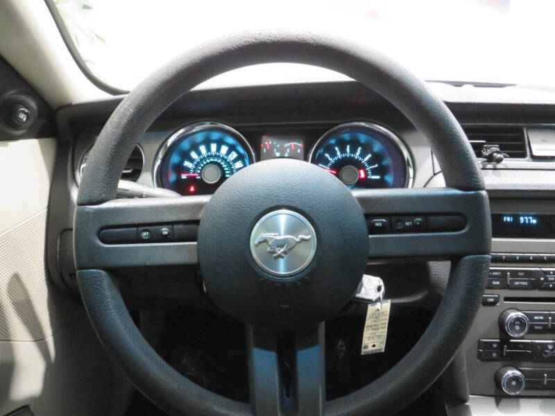 2011 Ford Mustang V6