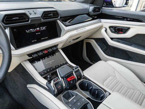 2025 Lamborghini Urus SE