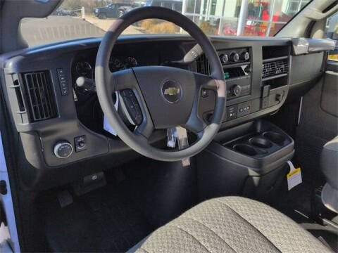 2025 Chevrolet Express 2500