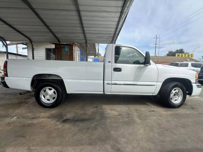 2004 GMC Sierra 1500 SLE photo 2