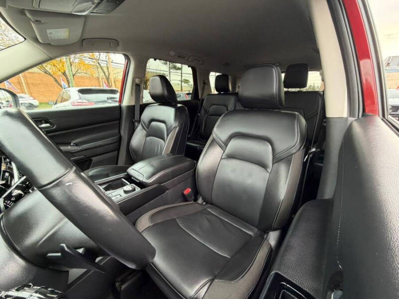 2022 Nissan Pathfinder SL