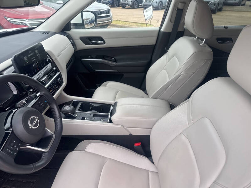 2024 Nissan Pathfinder SL