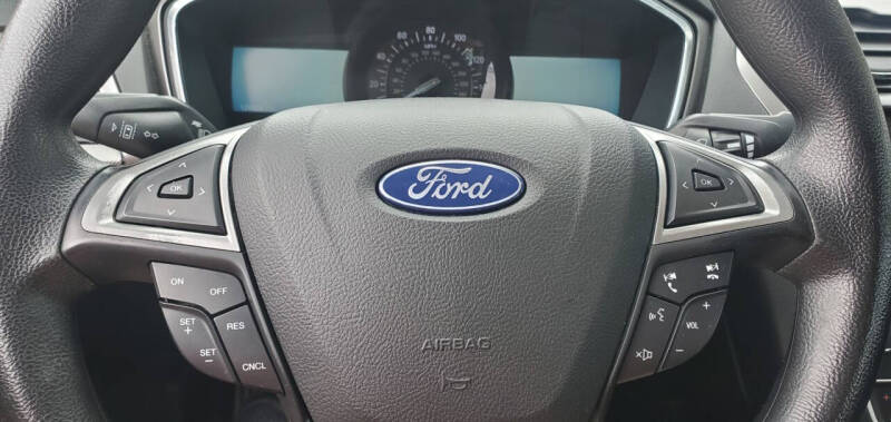 2020 Ford Fusion SE