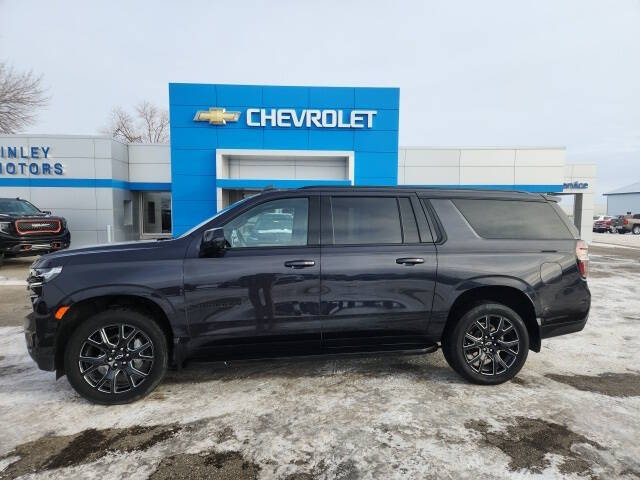 2023 Chevrolet Suburban RST's photo