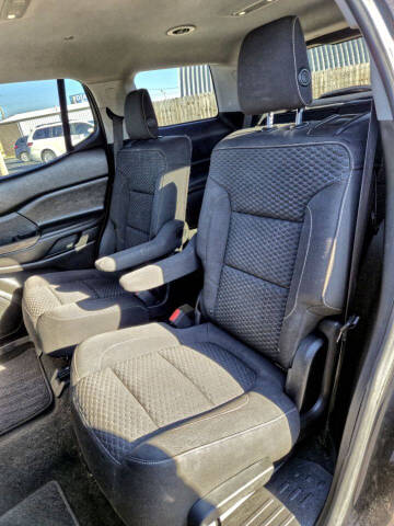 2017 GMC Acadia SLE-2